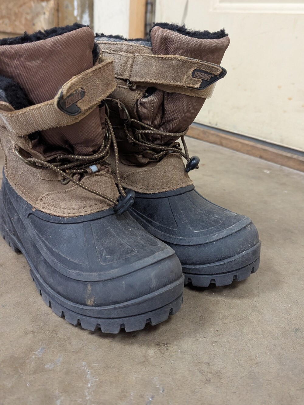 Khombu Brown and Black Kids Snow Boots